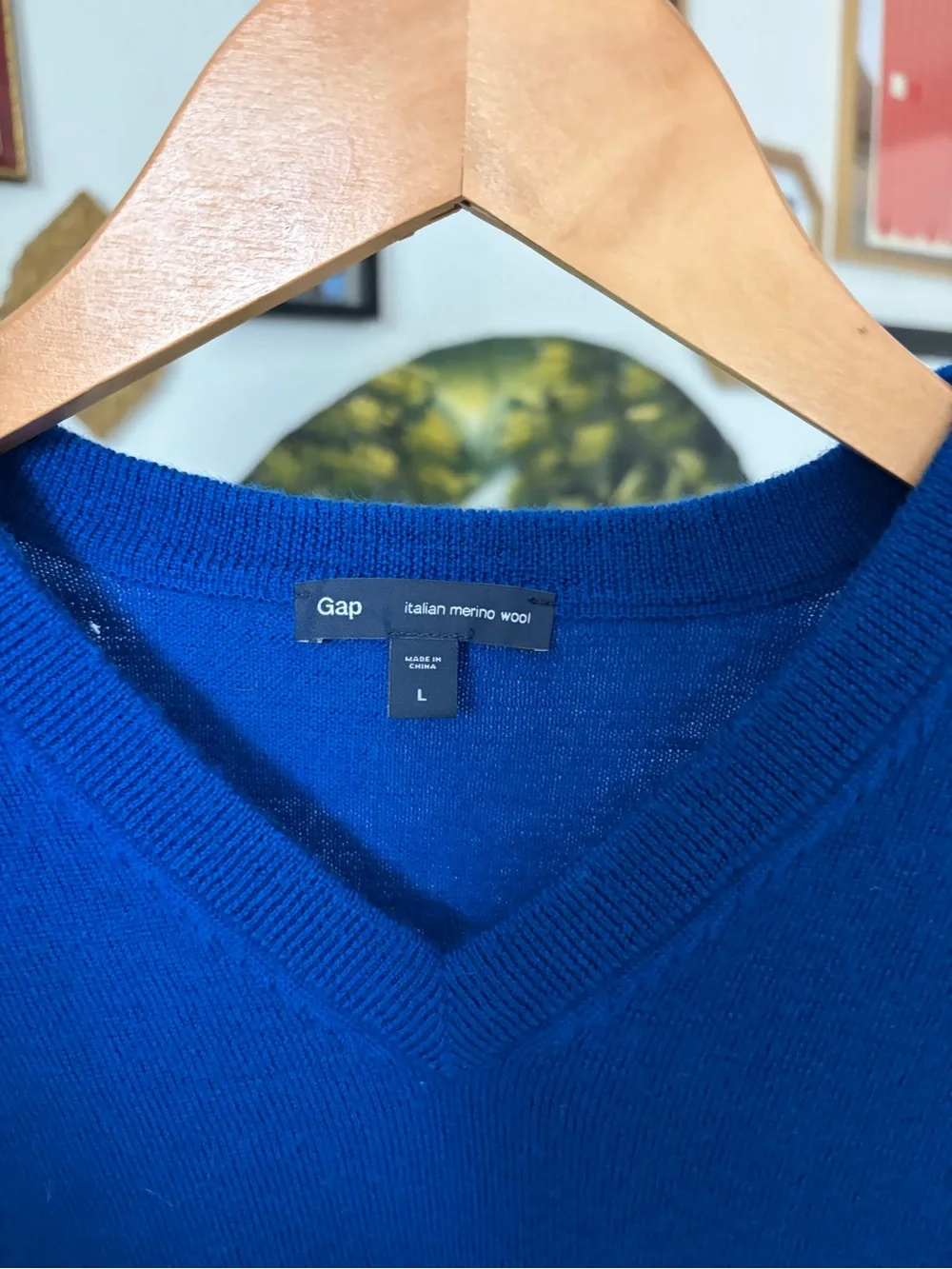 Italian Merino Wool V-Neck Sweater in a deep rich Blue Large - GAP minor flaw